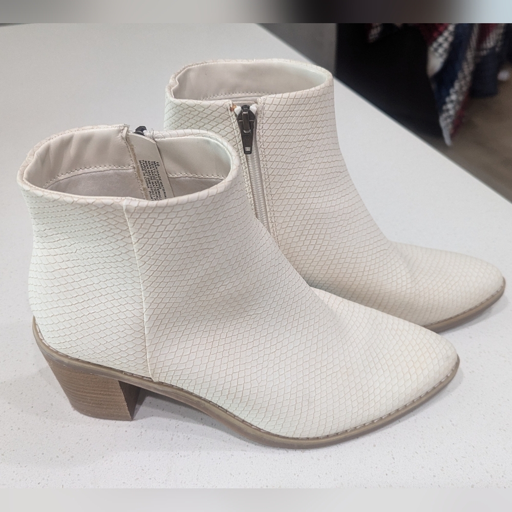 Universal Thread White Faux Leather Ankle Boots